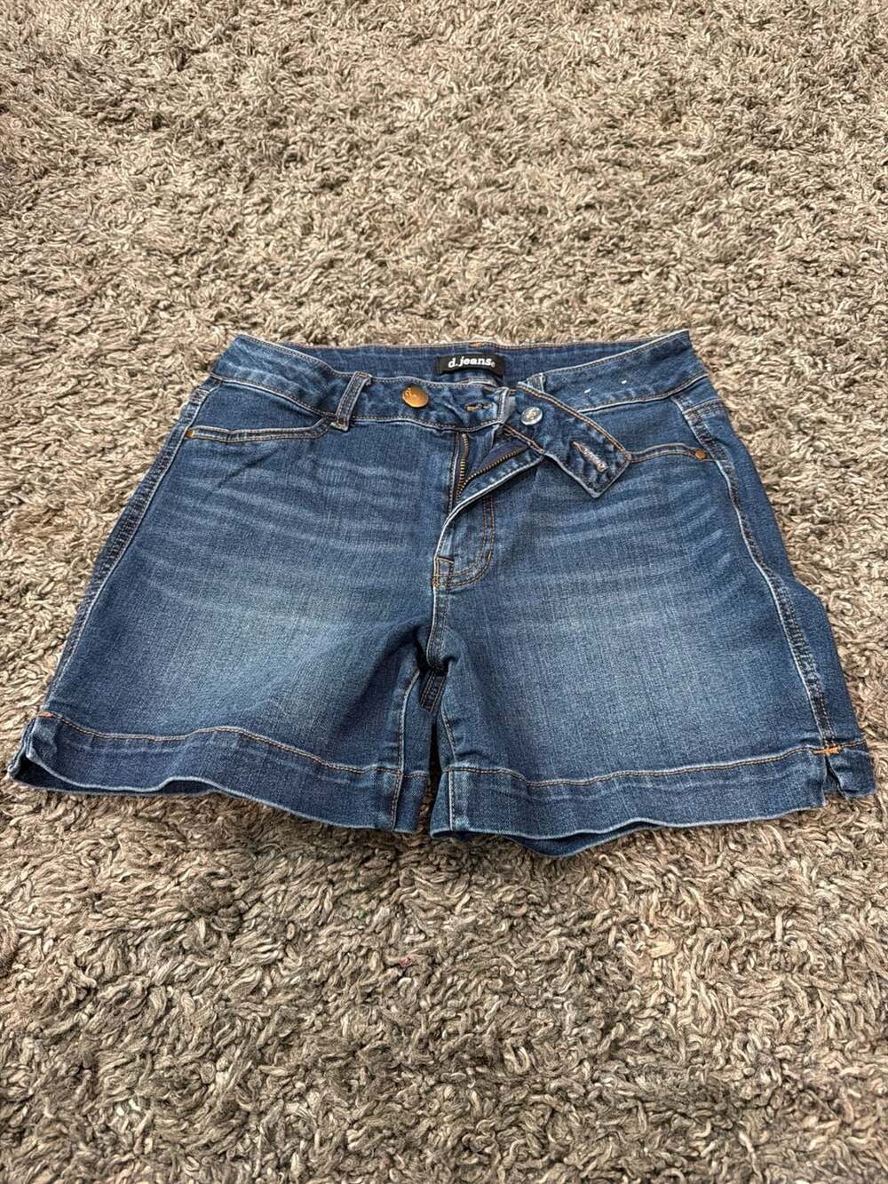 d.jeans Women's Size 6 Medium Wash Denim Shorts with Double Button Closure